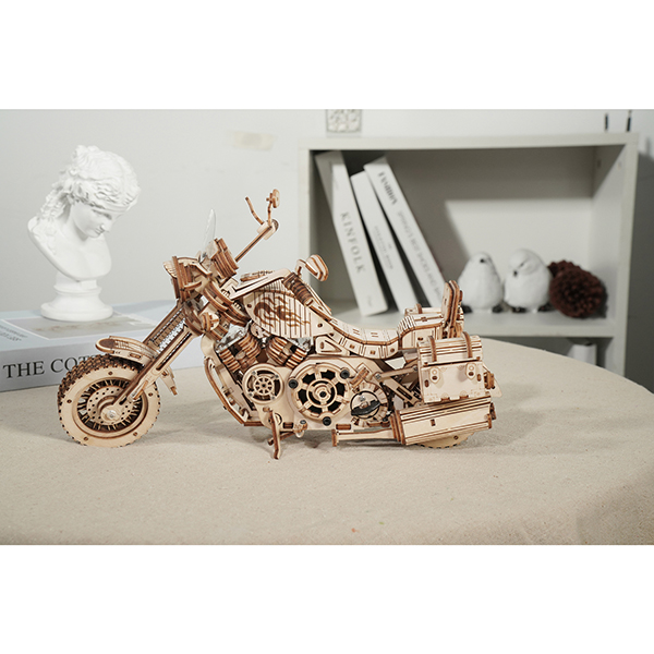 Product image for Cruiser Motorcycle Model Kit