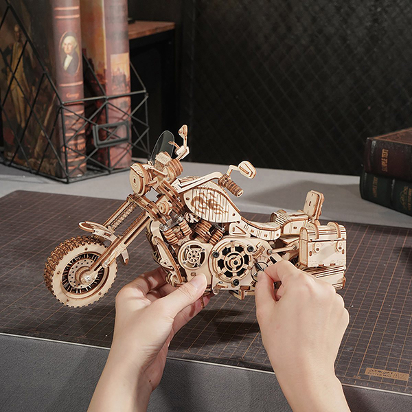 Product image for Cruiser Motorcycle Model Kit
